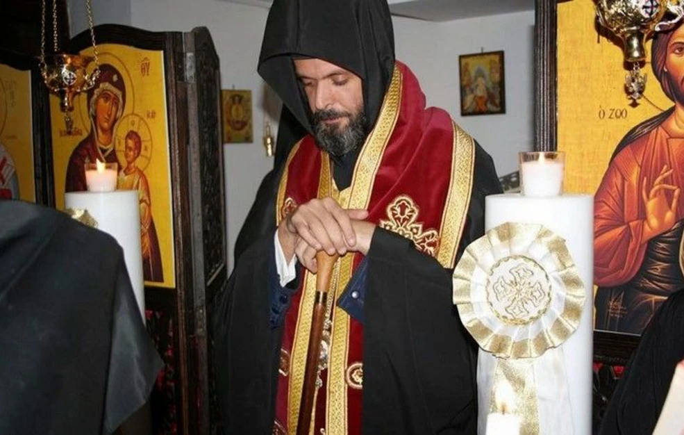 Άννα Φόνσου: Η γνωριμία με τον ιερέα που συνελήφθη – «Ήρθε στο σπίτι του ηθοποιού»