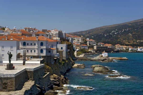 Οι Βρετανοί ψήφισαν Άνδρο ως τον καλύτερο προορισμό της Ελλάδας για πεζοπορία το 2025