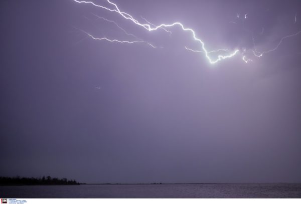 ΕΜΥ – Έκτακτο: Τα τελευταία προγνωστικά για την κακοκαιρία – Ποιες περιοχές στο «πορτοκαλί» λόγω ισχυρών βροχών, πότε θα πλήξουν την Αττική