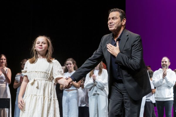 «Στην Πολυθρόνα με την Εύχαρις : …και μια Συγγνώμη…», με επίτιμο προσκεκλημένο τον Μάριο Φραγκούλη.