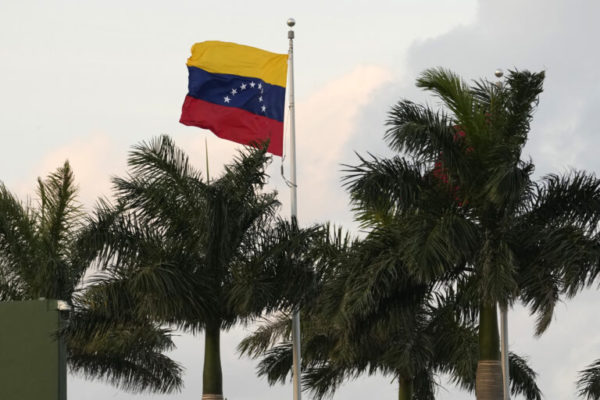 Βενεζουέλα: «Μαζική ανάπτυξη» του στρατού σε όλη τη χώρα ενόψει της άφιξης του αμερικανικού αεροπλανοφόρου Gerald Ford στην Καραϊβική