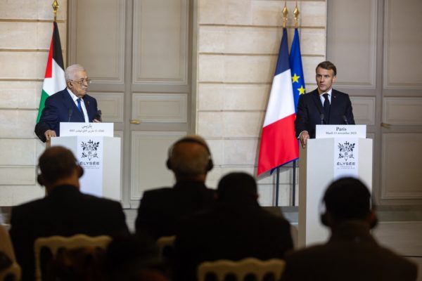 Μακρόν και Αμπάς συγκροτούν επιτροπή για νέο Σύνταγμα της Παλαιστίνης