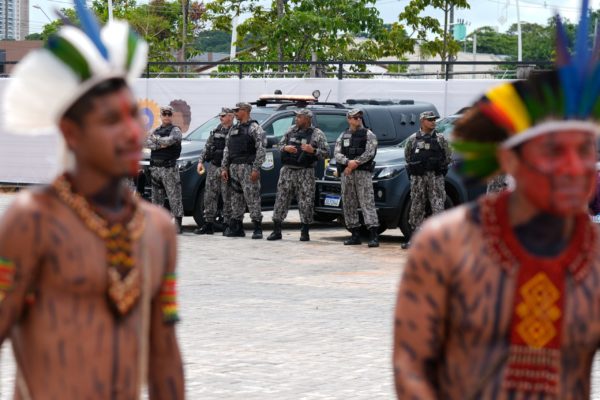Διάσκεψη για το κλίμα: Διαμαρτυρίες και επεισόδια από αυτόχθονες για την καταστροφή του Αμαζονίου – «Τα δάση μας δεν είναι προς πώληση»