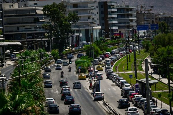 Κυκλοφοριακές ρυθμίσεις στη Λ. Ποσειδώνος λόγω έργων – Πότε ολοκληρώνονται οι εργασίες