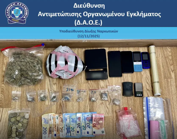 Χειροπέδες σε 4 μέλη κυκλώματος ναρκωτικών – 61χρονη αρχηγός το δικτύου με «πλοκάμια» σε Αθήνα και Βύρωνα