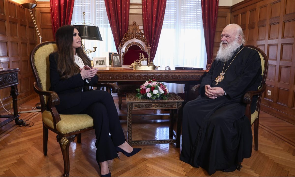 Κίμπερλι Γκιλφόιλ: Στο Μέγαρο της Αρχιεπισκοπής Αθηνών η νέα πρέσβης των ΗΠΑ – Συνάντηση με τον Ιερώνυμο