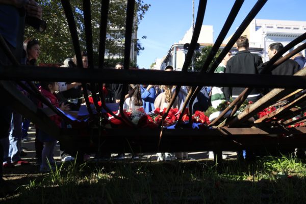 ΠAΣOΚ: Κατέθεσε στεφάνι στο μνημείο του Πολυτεχνείου