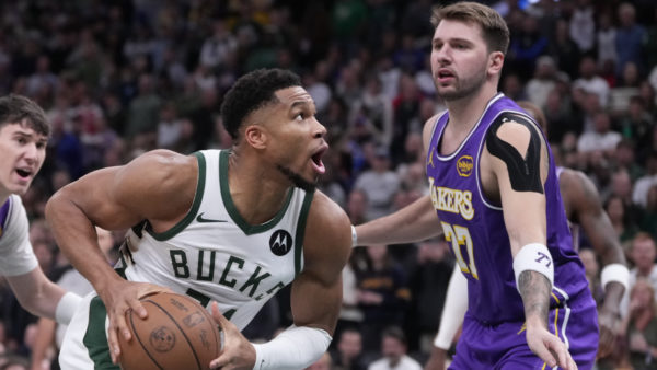 Η όμορφη κίνηση του Αντετοκούνμπο μετά τους πρώτους πόντους του Αντού Τιερό