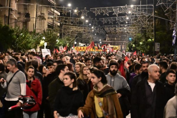 Στην πρεσβεία των ΗΠΑ η πορεία για το Πολυτεχνείο – Δρακόντεια μέτρα ασφαλείας, 11 συλλήψεις και 32 προσαγωγές