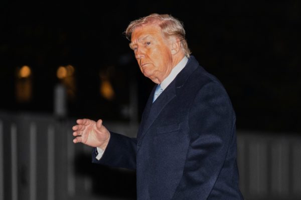 Ο Τραμπ λέει ότι «κάποια στιγμή» θα μιλήσει με τον Μαδούρο