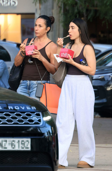 Μαρία Παπαδοπούλου-Κατερίνα Κακοσαίου: Στο κέντρο της Γλυφάδας μαμά και κόρη