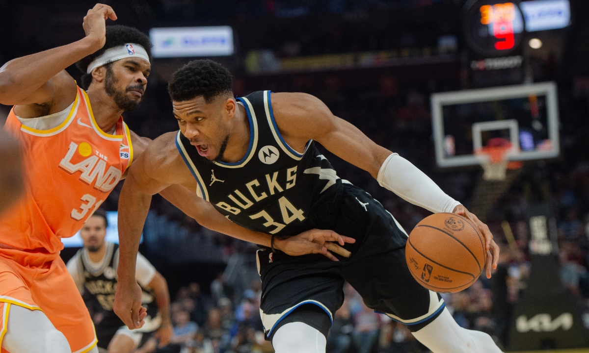 Ήττα για τους Μπακς στο Κλίβελαντ, αγωνία για Γιάννη