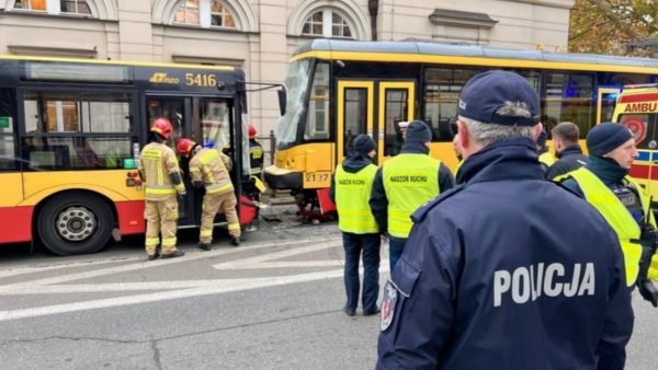 Βαρσοβία: Τροχαίο με πάνω από 20 τραυματίες μετά από σύγκρουση λεωφορείου με δύο τραμ