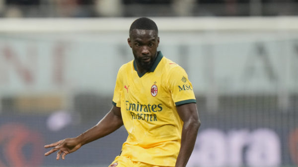 Μίλαν: Υπογράφει νέο τριετές συμβόλαιο ο Τομόρι