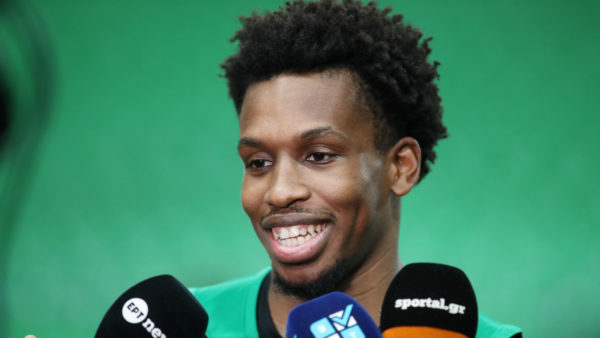 Σορτς: «Όταν καταφέρνω να προσφέρω, παίρνω αυτοπεποίθηση»