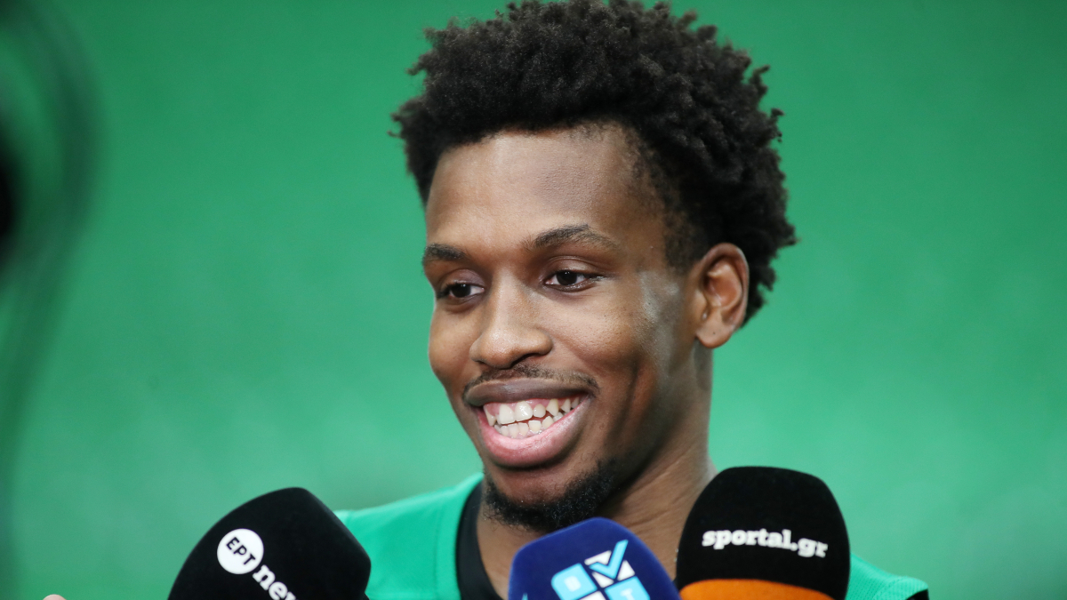 Σορτς: «Όταν καταφέρνω να προσφέρω, παίρνω αυτοπεποίθηση»