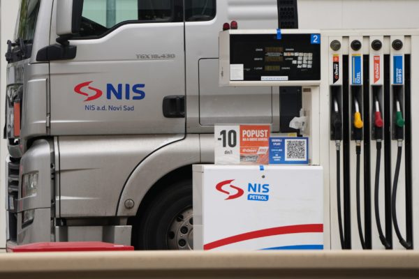 Σερβία: Οι Ρώσοι δέχονται να πουλήσουν την σερβική πετρελαϊκή εταιρία NIS