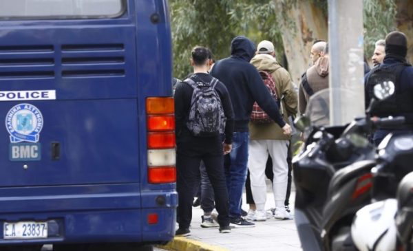 Τηλεφωνικές απάτες: Συνολικά 14 οι προσωρινά κρατούμενοι – Ένας από τους εισπράκτορες του κυκλώματος κρύβεται στη Λατινική Αμερική