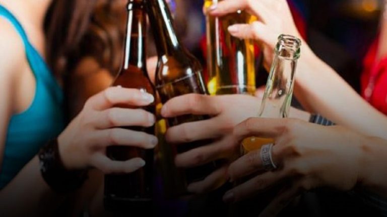 Μπλόκο στις κακές συνήθειες: Τα νέα ψηφιακά εργαλεία για την προστασία των ανηλίκων – Τι αλλάζει στην πώληση αλκοόλ και καπνού