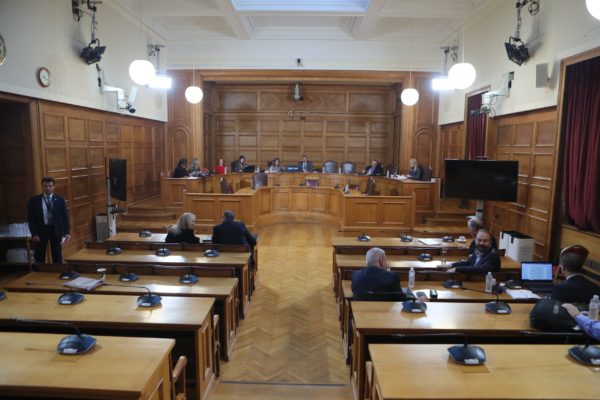 Καταθέτουν σήμερα στην Εξεταστική Επιτροπή για τον ΟΠΕΚΕΠΕ ο «φραπές» και ο «χασάπης»