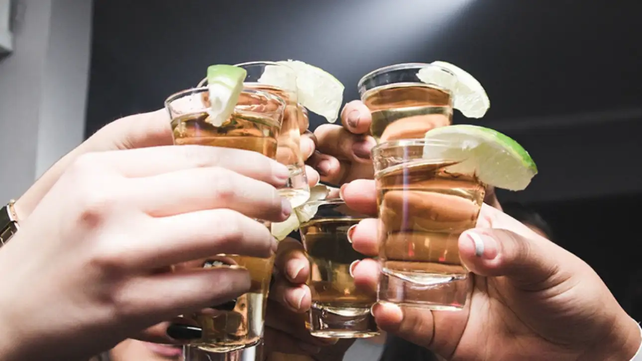 Απαγόρευση πώλησης αλκοόλ και καπνού σε ανηλίκους: Τι λένε στο ΕΡΤnews Radio 105,8 η Εκπρόσωπος Τύπου της ΕΛ.ΑΣ και ο Πρόεδρος των Περιπτερούχων