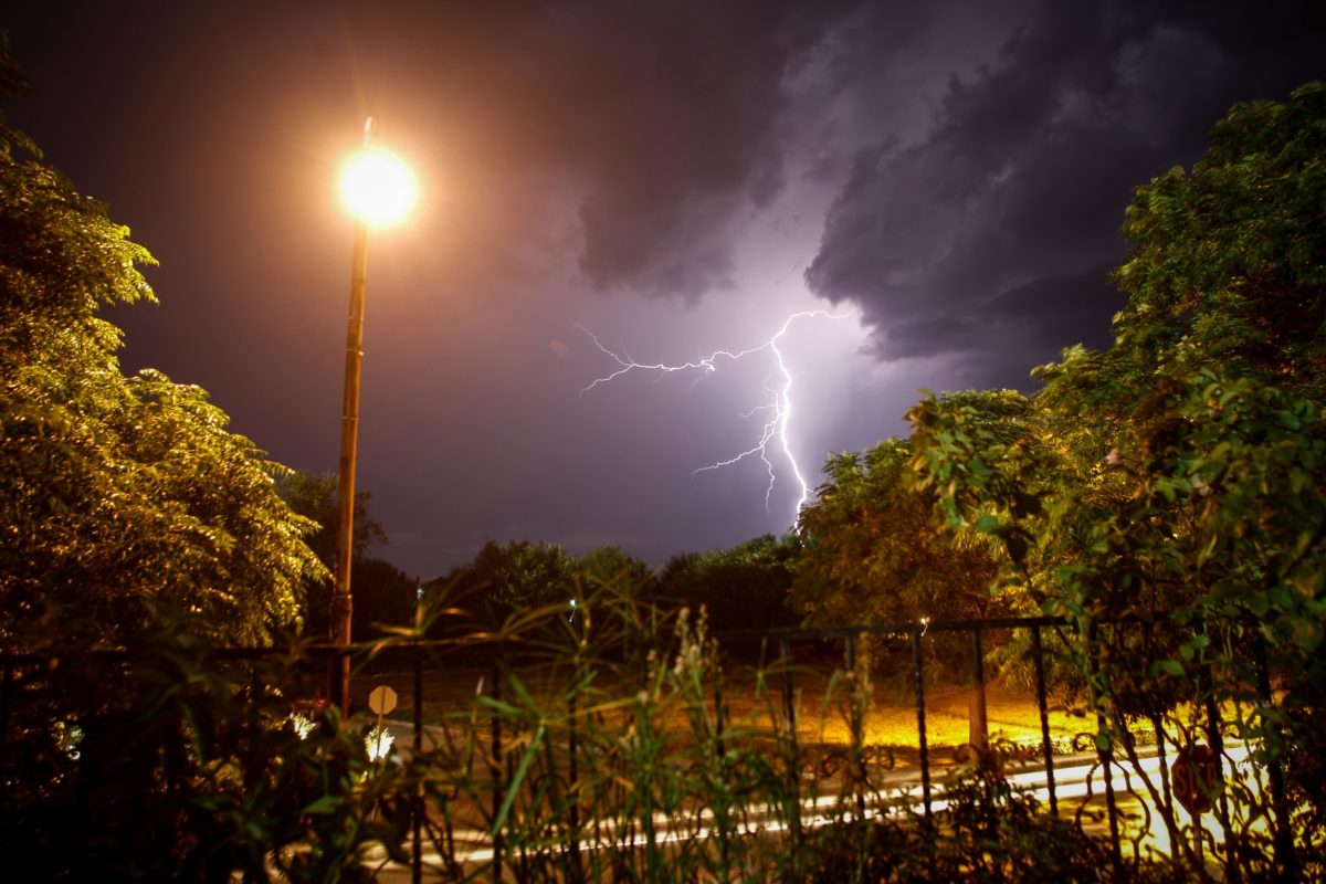 Καταιγίδες και ισχυρές βροχές τις επόμενες ώρες – Πού χρειάζεται προσοχή