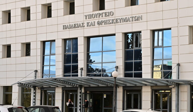 Yπουργείο Παιδείας: «Άλλη μια προσπάθεια παραπλάνησης» του ΠΑΣΟΚ σχετικά με τα μη κρατικά πανεπιστήμια