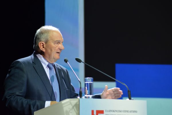 «Oι σχέσεις Ελλάδας – Κίνας παράγουν αμοιβαία οφέλη»: Ομιλία του Κ. Καραμανλή στο Ελληνοκινεζικό Επιμελητήριο