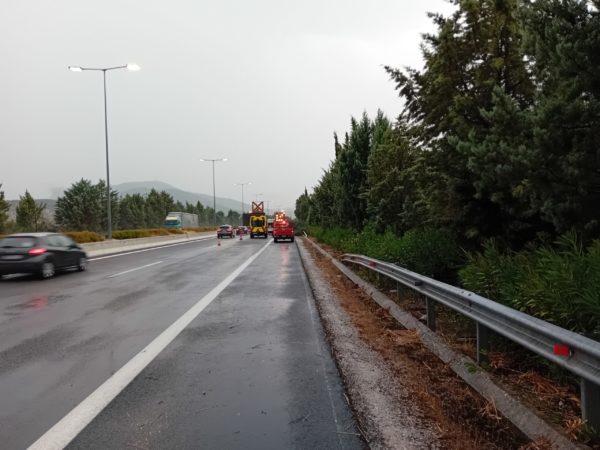 Διακοπή κυκλοφορίας στον Ε65 κοντά στη Λαμία λόγω πυρκαγιάς