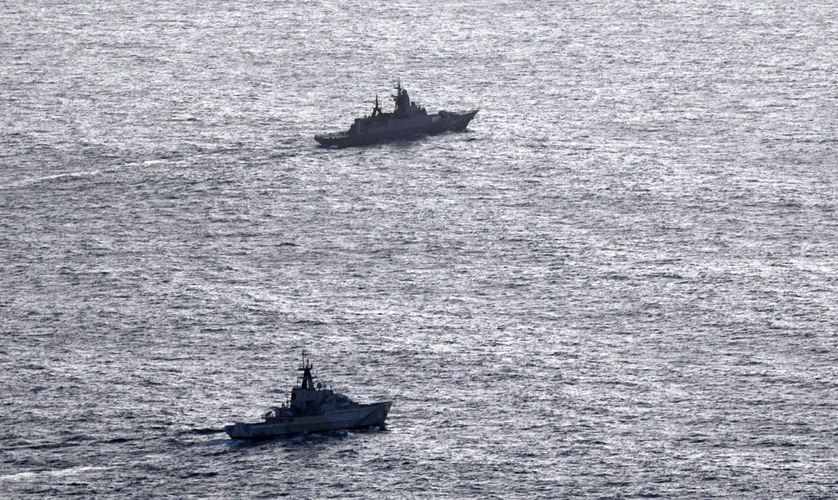 Το Πολεμικό Ναυτικό της Βρετανίας αναχαίτισε δύο ρωσικά πλοία που κινούνταν στα χωρικά της ύδατα