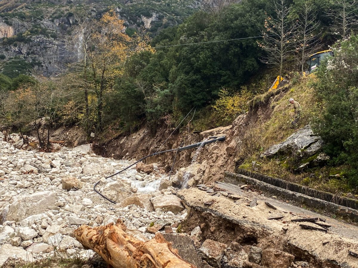Αγώνας δρόμου για την αποκατάσταση των ζημιών στα Τζουμέρκα – Σε αυξημένη ετοιμότητα ο κρατικός μηχανισμός