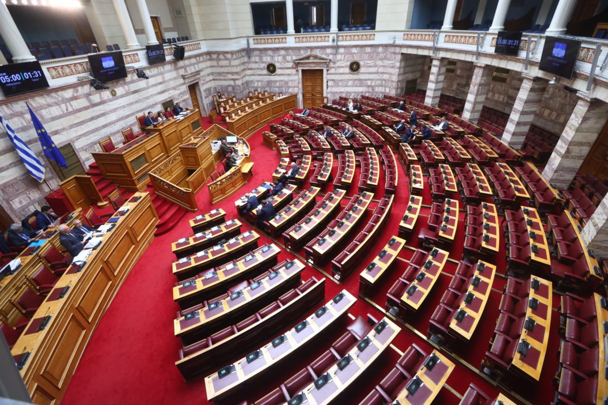 Προϋπολογισμός 2026: Ξεκίνησε η συζήτηση στη Βουλή με τις τοποθετήσεις των εισηγητών των κομμάτων