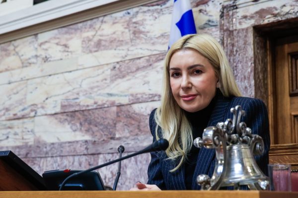 Φ. Αραμπατζή στο ΕΡΤnews Radio 105,8: Είμαστε μαζί με τους αγρότες – Τα δίκαια αιτήματά τους δεν μπορούν να λύνονται με κλείσιμο δρόμων