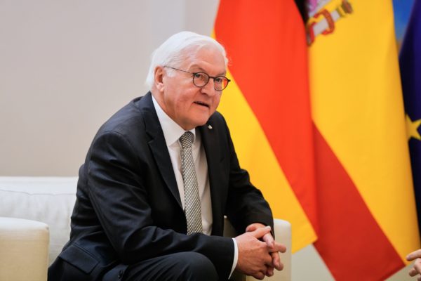 Ο πρόεδρος της Γερμανίας Φρανκ Βάλτερ Σταϊνμάιερ απέτισε φόρο τιμής στη μαρτυρική Γκερνίκα