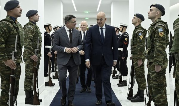 Συνάντηση Δένδια με τον πρωθυπουργό του Κρατιδίου της Έσσης και τον Αρχιεπίσκοπο Κύπρου