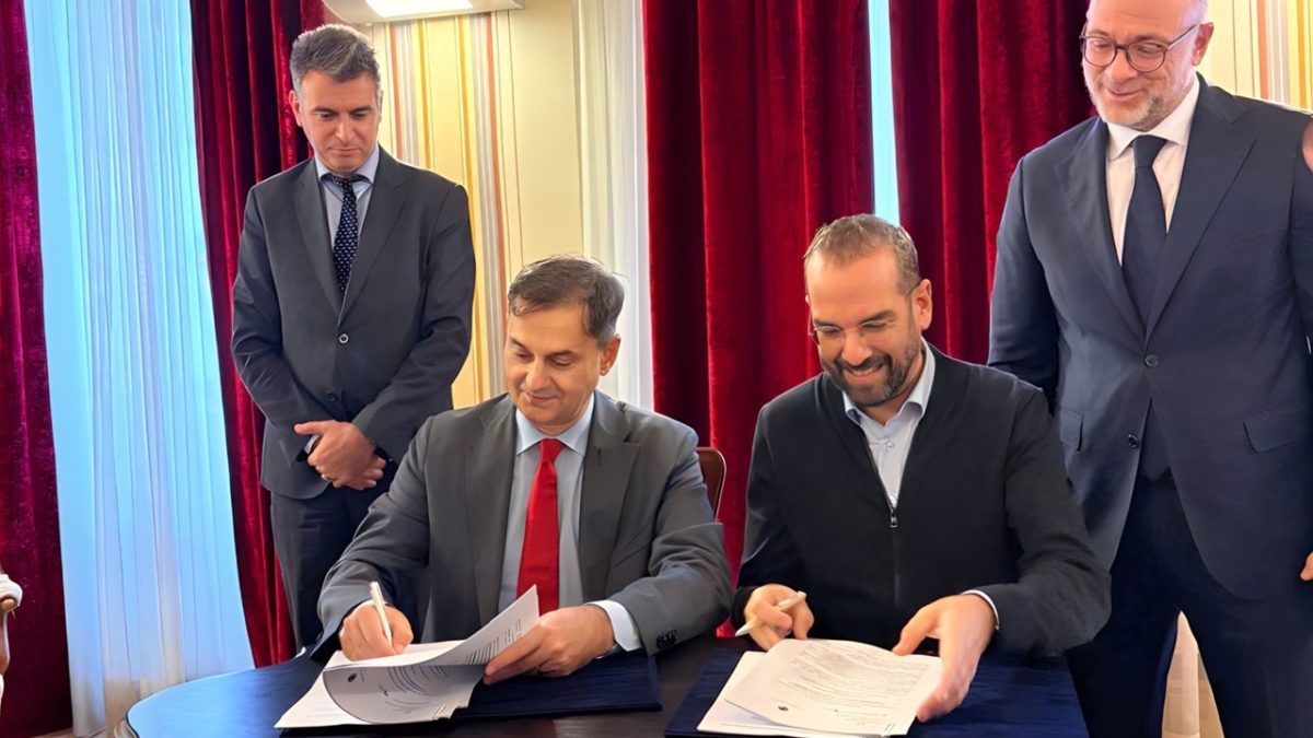 Μνημόνιο συνεργασίας υπεγράφη μεταξύ ΥΠΕΞ και της Περιφέρειας Δυτικής Ελλάδας για την λειτουργία του Γραφείου Εξωστρέφειας