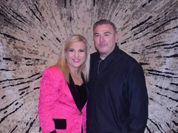 Αντώνης Ρέμος: Στο πλευρό της Δέσποινας Μοιραράκη στο opening του carpet show της στο Athens Marriott