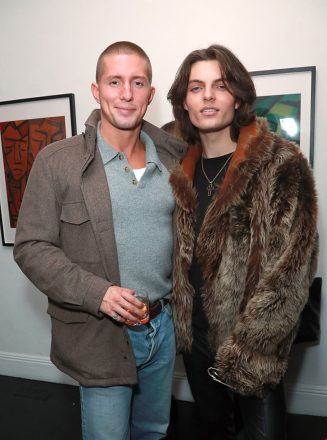 Κωνσταντίνος – Αλέξιος Ντε Γκρες: Σπάνια εμφάνιση με εντυπωσιακή συνοδό σε εικαστική έκθεση στο Λονδίνο