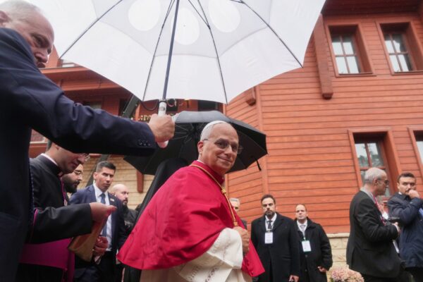 Ο πάπας Λέων κομίζει μήνυμα ειρήνης στον Λίβανο, στόχο ισραηλινών επιδρομών