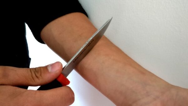 Αυτοτραυματίζεται το 14% των νέων, ακόμη και πριν τα 13 χρόνια τους