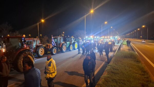 Κινητοποιήσεις αγροτών: Έκλεισε η Εγνατία Οδός στο ύψος του δυτικού κόμβου Κομοτηνής