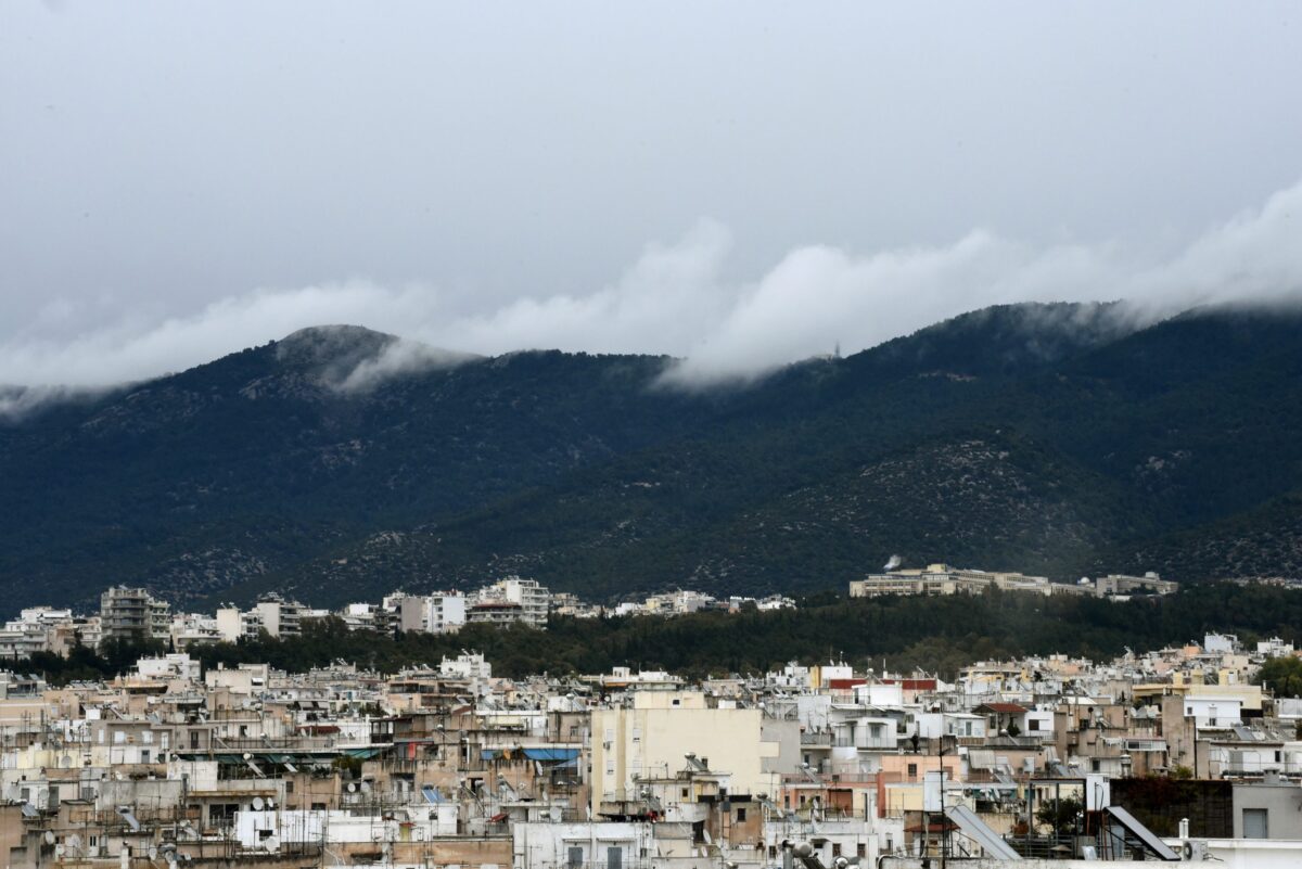 Καιρός: Αραιές νεφώσεις, τοπικές βροχές στα δυτικά – Σποραδικές καταιγίδες στο Ιόνιο από το μεσημέρι