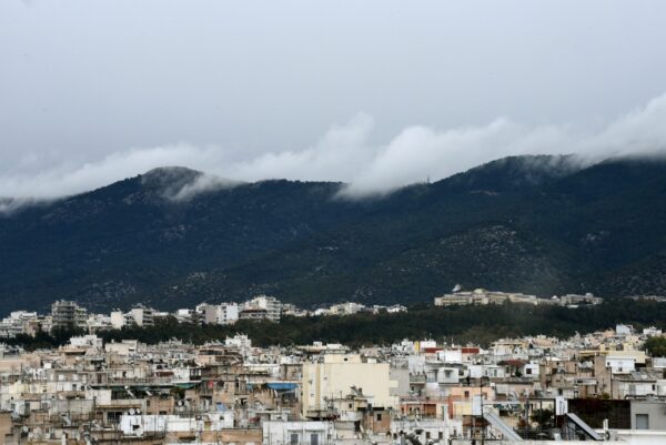 Καιρός: Αραιές νεφώσεις, τοπικές βροχές στα δυτικά – Σποραδικές καταιγίδες στο Ιόνιο από το μεσημέρι