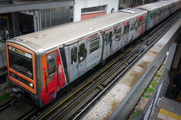 Πρόστιμο της ΣΤΑ.ΣΥ. 3,8 εκ. ευρώ στον ανάδοχο αναβάθμισης 14 συρμών του ΗΣΑΠ για αδικαιολόγητες καθυστερήσεις