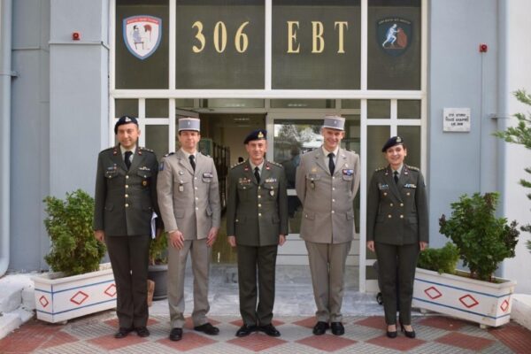 ΓΕΣ: Επίσκεψη γαλλικής αντιπροσωπείας στο 306 Εργοστάσιο Βάσης Τηλεπικοινωνιών