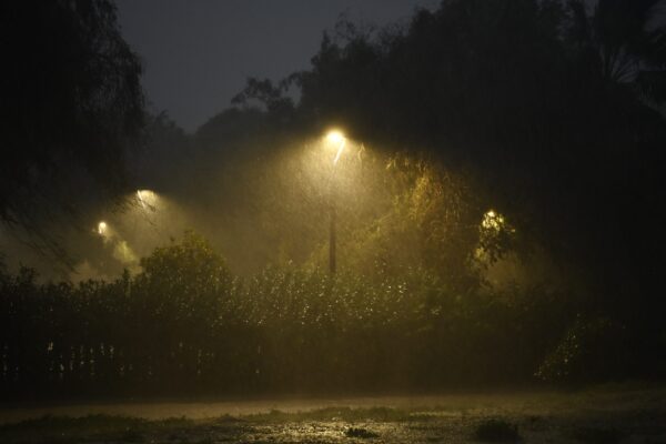 Κακοκαιρία Byron: Διακοπή κυκλοφορίας στην Αγίας Αικατερίνης στη Μάνδρα