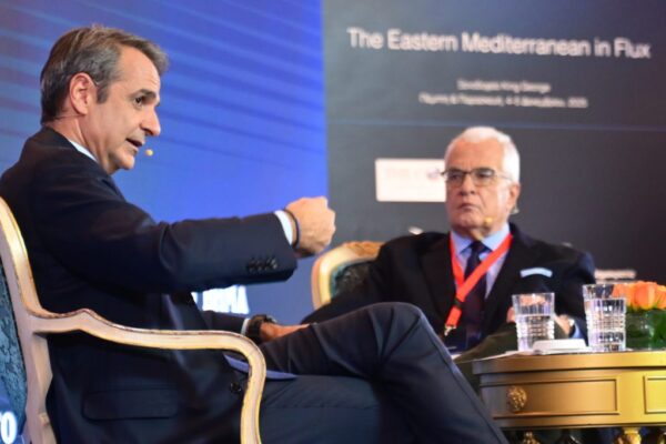 «Χαμηλά το βλέμμα»: Μήνυμα Μητσοτάκη στο εσωτερικό της κυβέρνησης