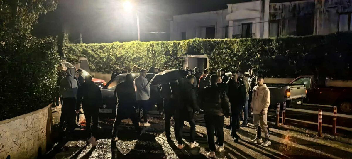 Ένταση με οδηγό ΙΧ στο μπλόκο στην κάτω Αχαΐα – Έκλεισαν τον αυτοκινητόδρομο Πατρών-Πύργου και την παλιά εθνική οδό οι αγρότες