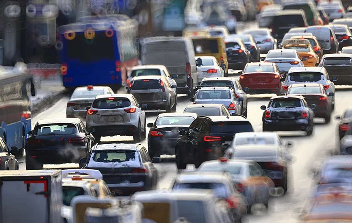 Επίθεση Ανδρουλάκη στην Κυβέρνηση για κυκλοφοριακό και ΜΜΜ — Έρχονται βελτιώσεις, λέει ο Κυρανάκης