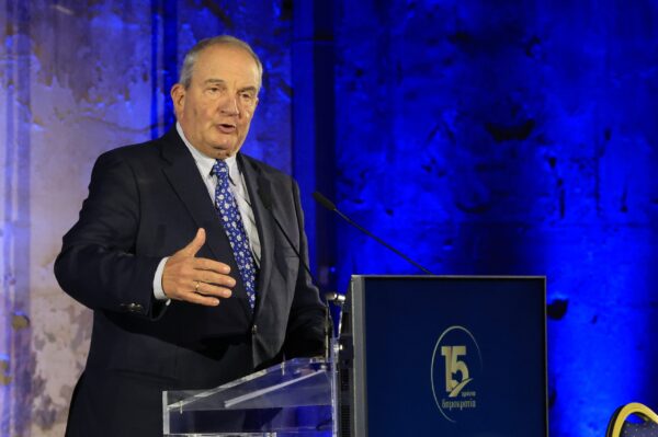 Κ. Καραμανλής: Θεμέλιο της Δημοκρατίας η εμπιστοσύνη των πολιτών – Πλήγμα στην ποιότητά της η υποβάθμιση του ρόλου της Βουλής